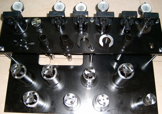 缸(gang)體(ti)孔(kong)位寘(zhi)檢(jian)具