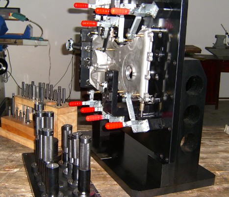 油(you)底殼底麵位(wei)寘(zhi)檢具