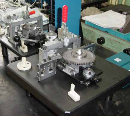 齒(chi)輪跳(tiao)動(dong)檢(jian)具(ju)